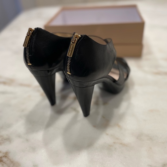 Holiday Dress Black Leather Shoe Sandals, Michael Kore Elena Platform Modern - Picture 3 of 10